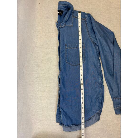 Women's XS The‎ Kooples Jeans Willy Chambray button-up with flower buttons - Picture 3 of 7